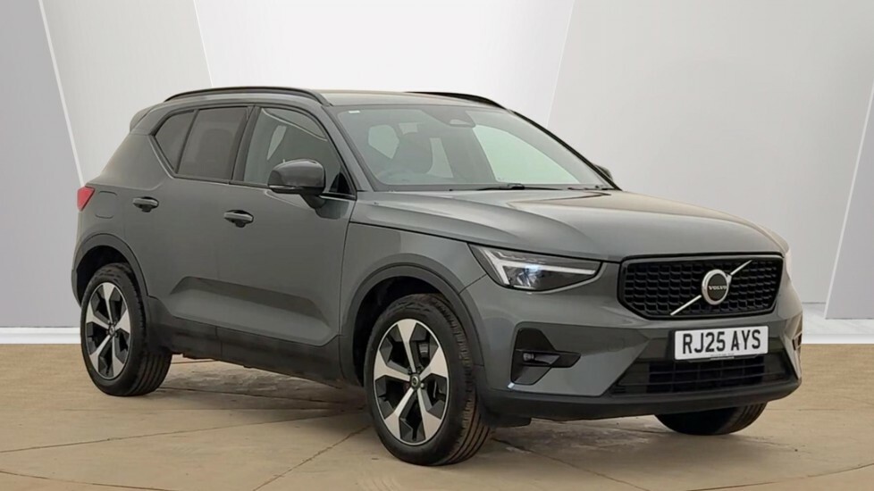 Volvo XC40 Plus, B3 Mild Hybrid, Dark 