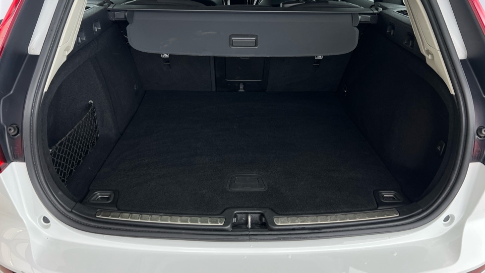 Volvo V60 2.0 B3 Mhev Momentum Dct Euro 6 Ss White #5