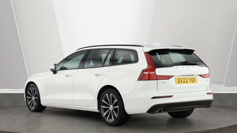 Volvo V60 2.0 B3 Mhev Momentum Dct Euro 6 Ss White #3
