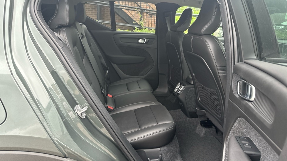Volvo XC40 Plus, B4 Mild Hybrid, Dark BL26NVH  #6