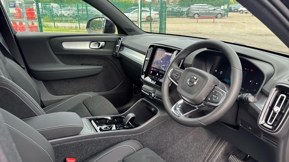 Volvo XC40 2.0 B3 Mhev Plus Dark Dct Euro 6 Ss Black #4