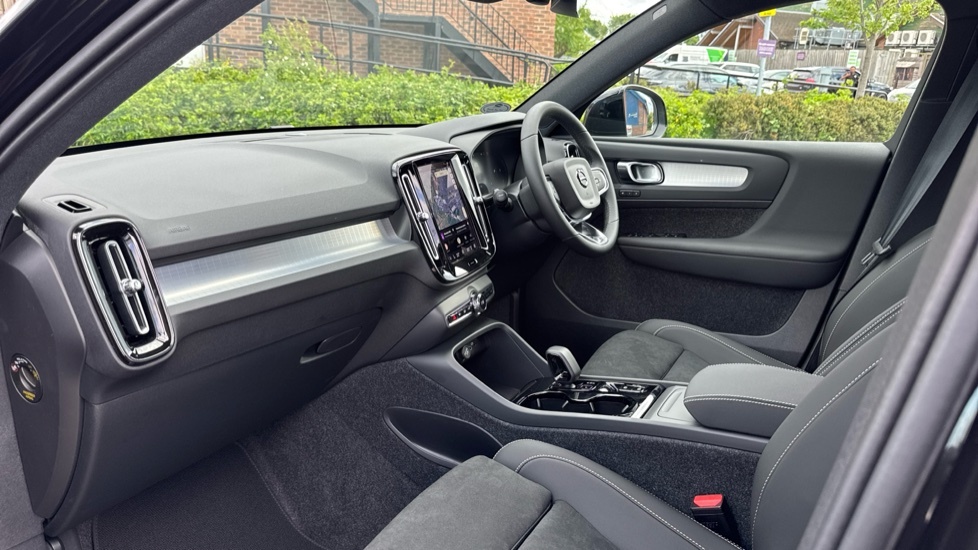 Volvo XC40 2.0 B4 197Ps Mhev Plus Black Edition Hybrid I Black #17