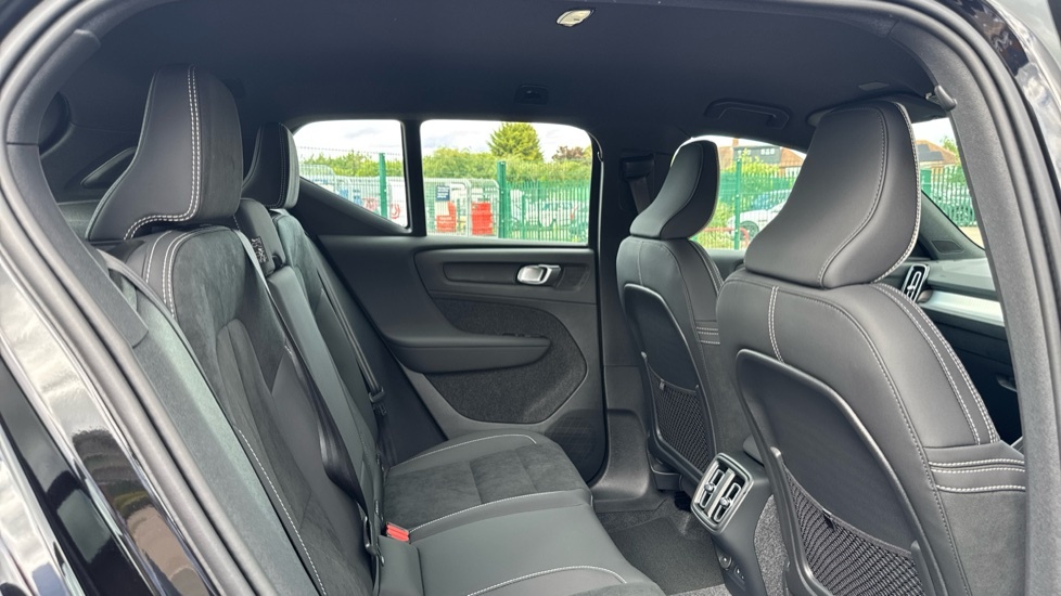 Volvo XC40 2.0 B3 Mhev Plus Dark Dct Euro 6 Ss Black #6