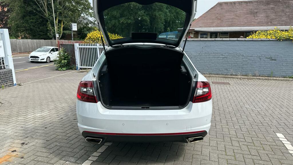 Skoda Octavia 2.0 Tsi Vrs Dsg Euro 6 Ss FP19BGF White #4