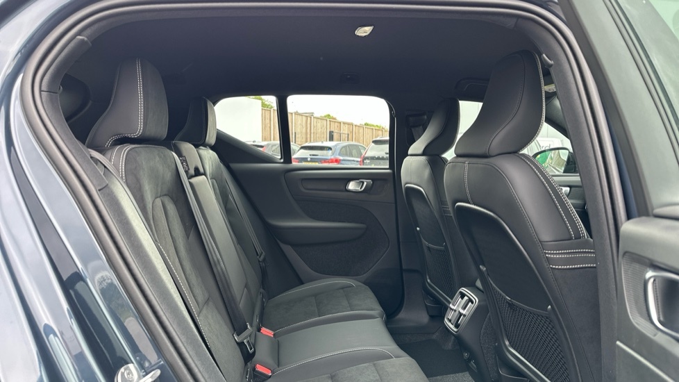 Volvo XC40 Plus, B3 Mild Hybrid, Dark FH26GOX Blue #6