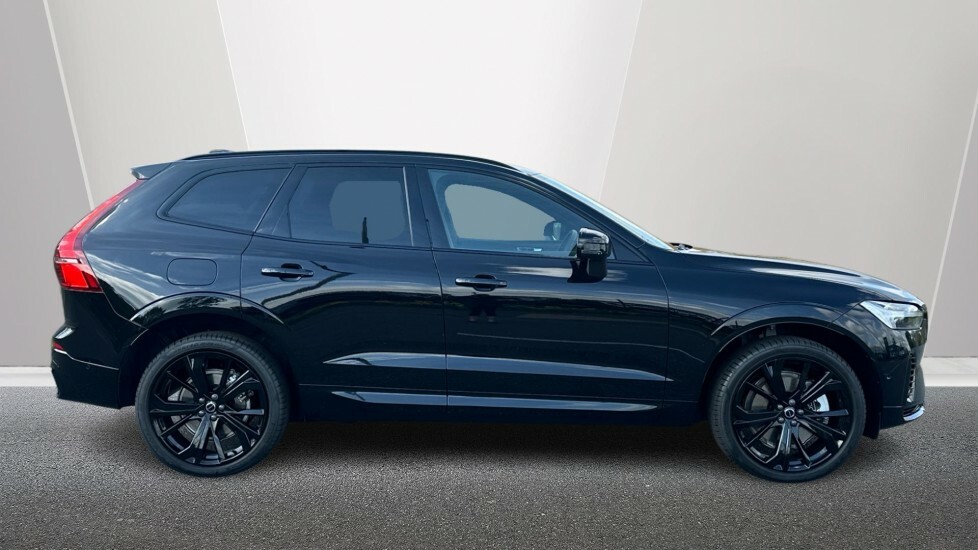 Volvo XC60 Black Edition Plus, T6 Awd Plug-in Hybrid, Electri FH26RKF Black #3