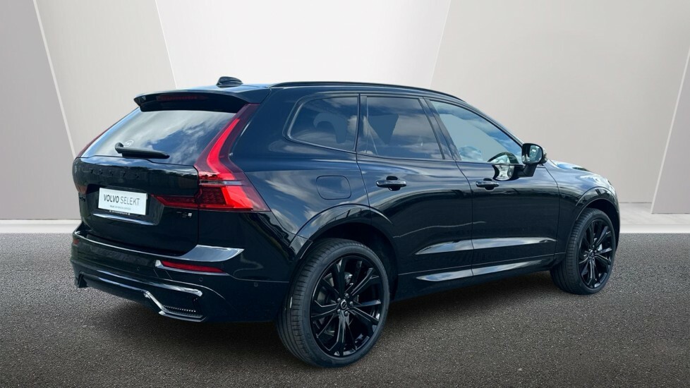 Volvo XC60 Black Edition Plus, T6 Awd Plug-in Hybrid, Electri FH26RKF Black #2