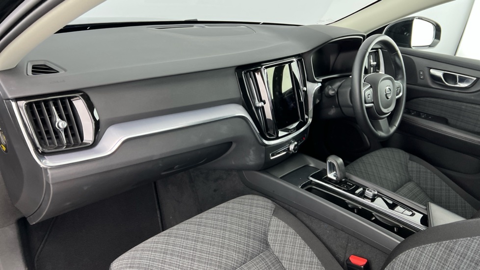 Volvo V60 2.0 B3 Mhev Momentum Dct Euro 6 Ss Black #6