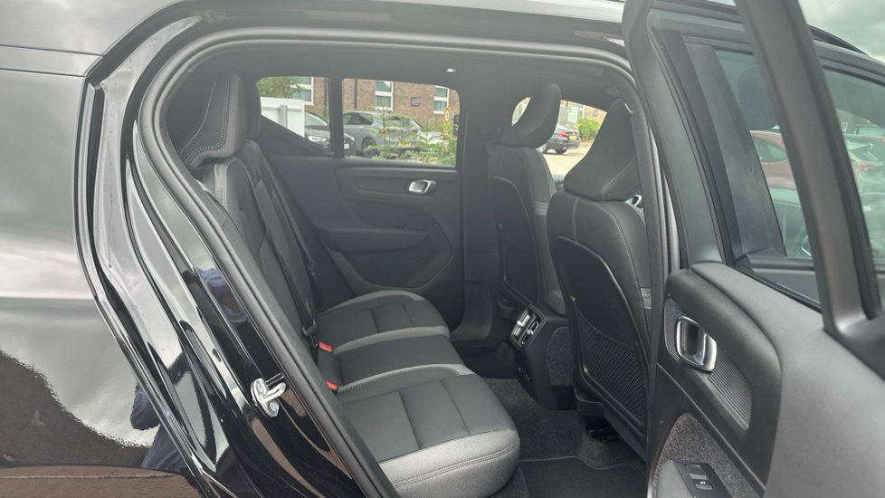 Volvo EX40 Ultra, Single Motor Extended Range, 20, Black #6