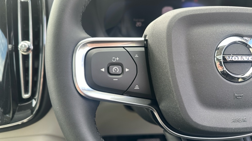 Volvo XC40 B3 P Plus Dark Rear Camera, Heated Seats, Apple Blue #45