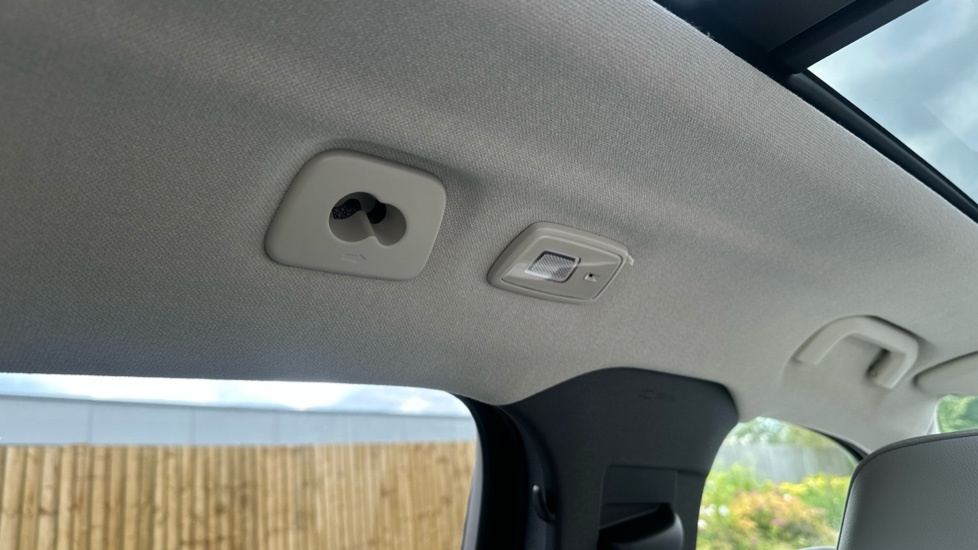 Volvo XC40 B3 P Plus Dark Rear Camera, Heated Seats, Apple Blue #32