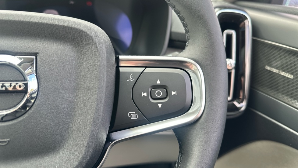 Volvo XC40 B3 P Plus Dark Rear Camera, Heated Seats, Apple Blue #46
