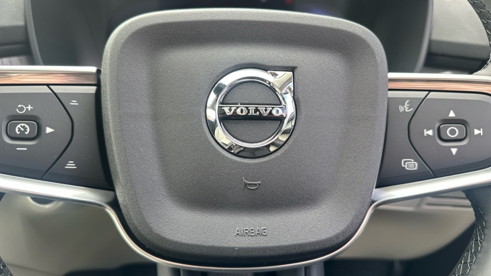 Volvo XC40 B3 P Plus Dark Rear Camera, Heated Seats, Apple Blue #47