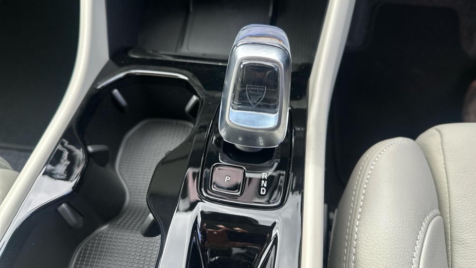 Volvo XC40 B3 P Plus Dark Rear Camera, Heated Seats, Apple Blue #42
