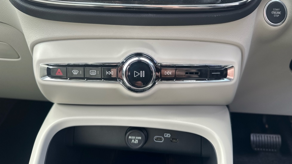 Volvo XC40 B3 P Plus Dark Rear Camera, Heated Seats, Apple Blue #39