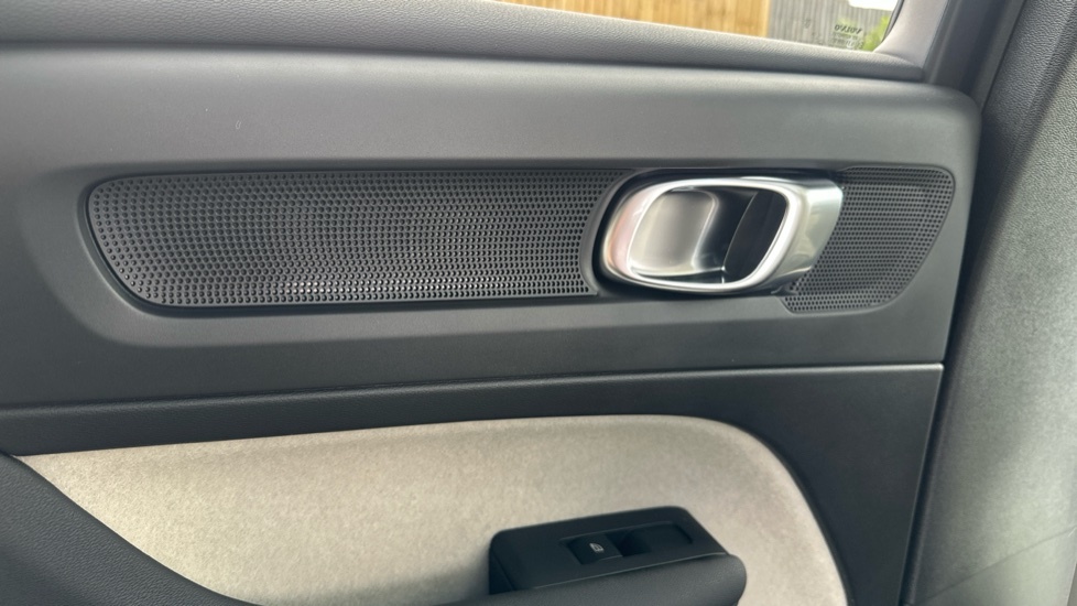 Volvo XC40 B3 P Plus Dark Rear Camera, Heated Seats, Apple Blue #30