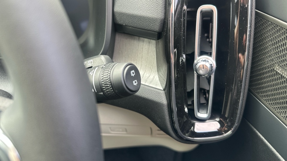 Volvo XC40 B3 P Plus Dark Rear Camera, Heated Seats, Apple Blue #50