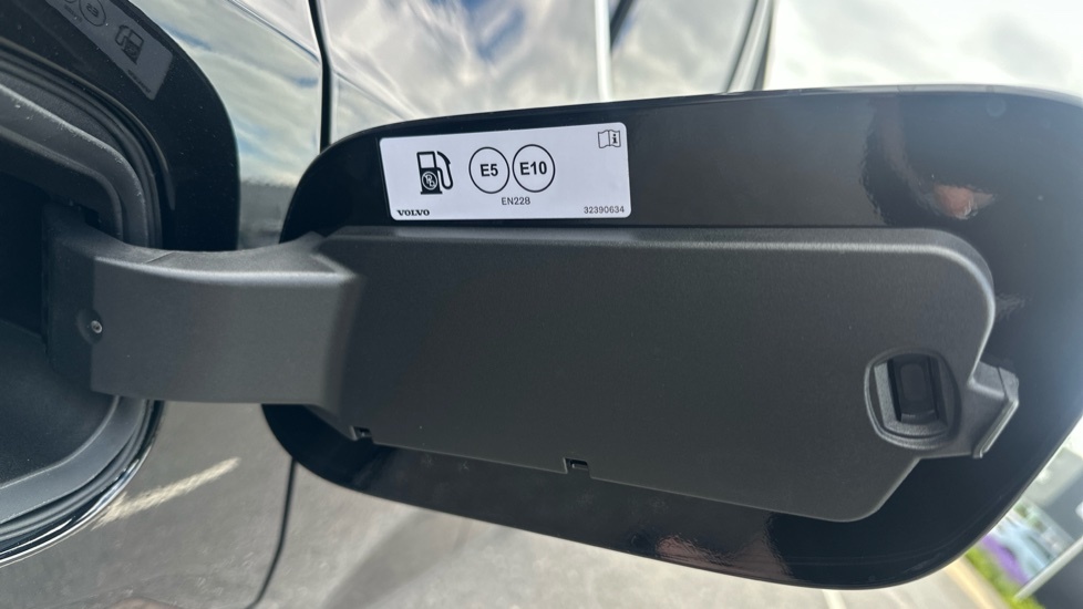 Volvo XC40 B3 P Plus Dark Rear Camera, Heated Seats, Apple Blue #19