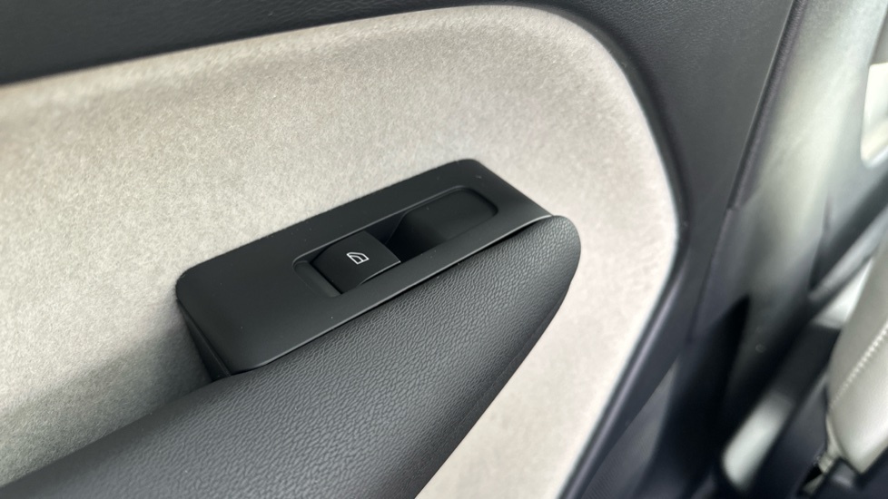 Volvo XC40 B3 P Plus Dark Rear Camera, Heated Seats, Apple Blue #31