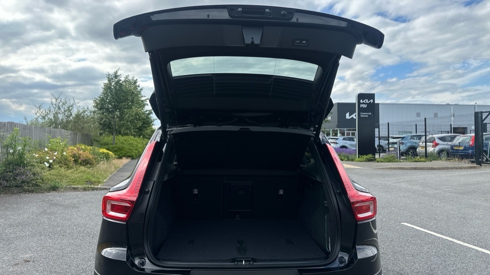Volvo XC40 B3 P Plus Dark Rear Camera, Heated Seats, Apple Blue #13