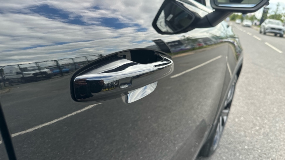 Volvo XC40 B3 P Plus Dark Rear Camera, Heated Seats, Apple Blue #22