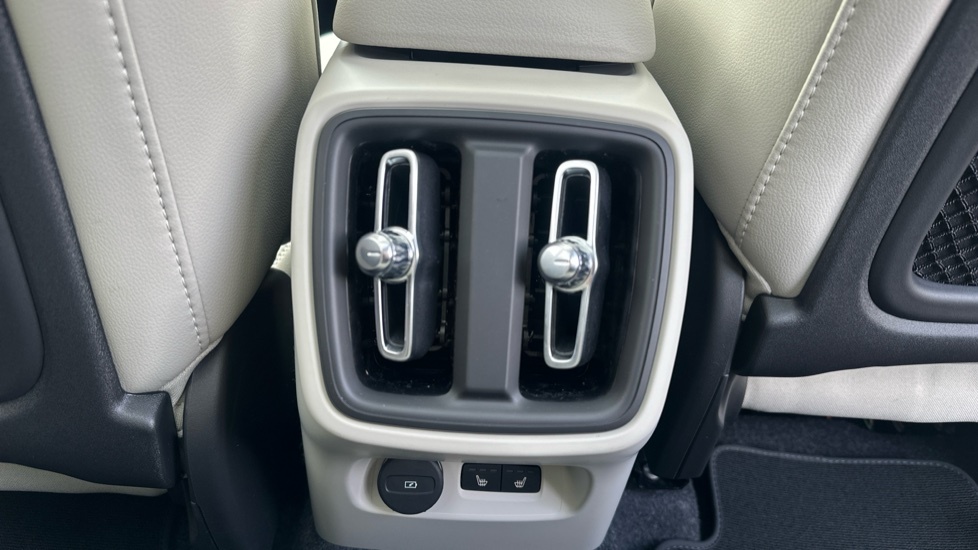 Volvo XC40 B3 P Plus Dark Rear Camera, Heated Seats, Apple Blue #27