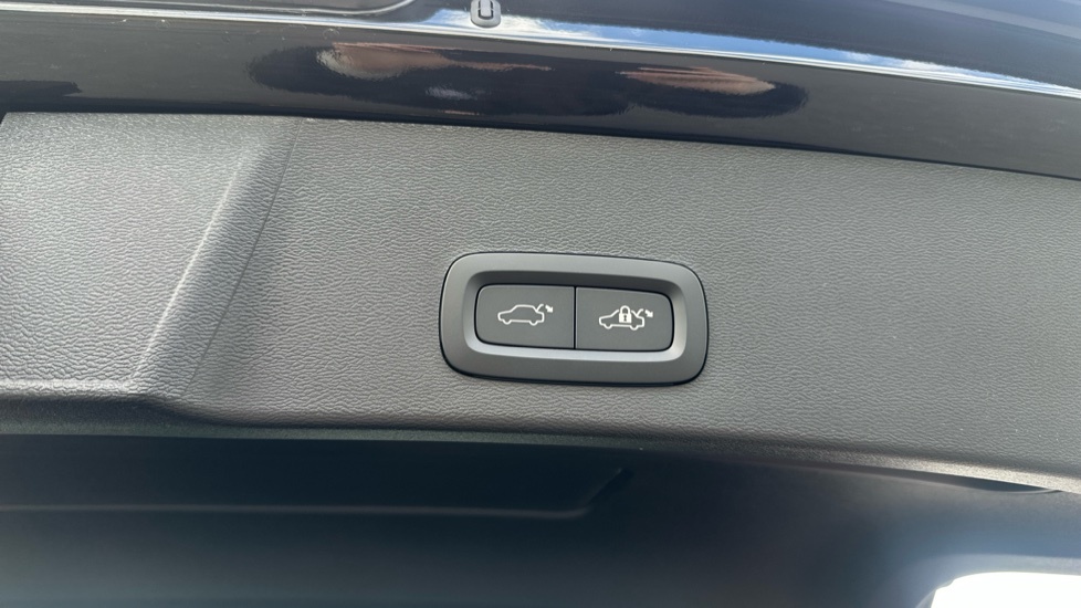 Volvo XC40 B3 P Plus Dark Rear Camera, Heated Seats, Apple Blue #17