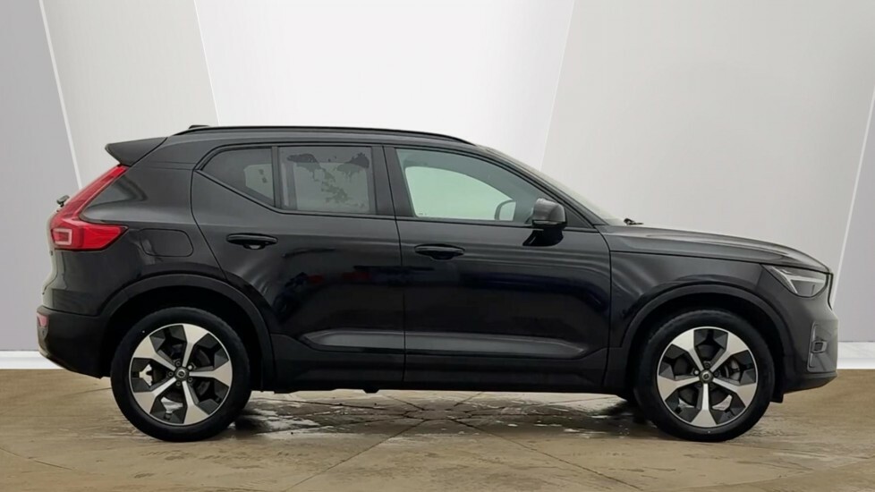 Volvo XC40 Plus, B4 Mild Hybrid, Dark 12,000 Saving RF25FYK Black #2