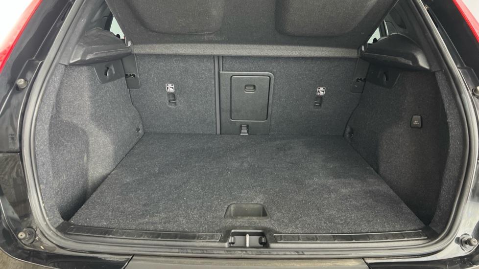 Volvo XC40 R-design, T3 Harmon Kardon Climate Pack A YY22FHE Black #5