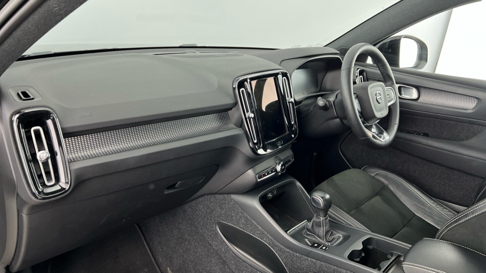 Volvo XC40 R-design, T3 Harmon Kardon Climate Pack A YY22FHE Black #6