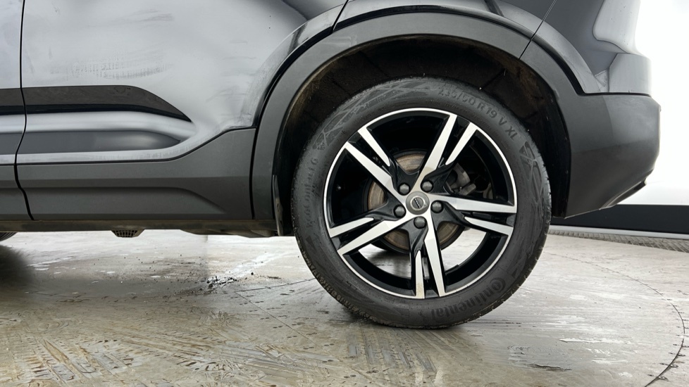 Volvo XC40 R-design, T3 Harmon Kardon Climate Pack A YY22FHE Black #4