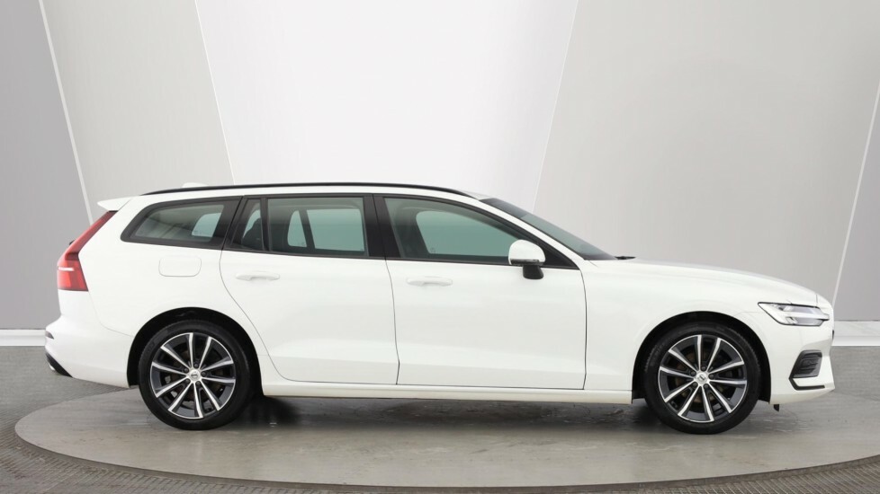 Volvo V60 Momentum, B3 Mild Hybrid Park Assist Cruise Cont White #2