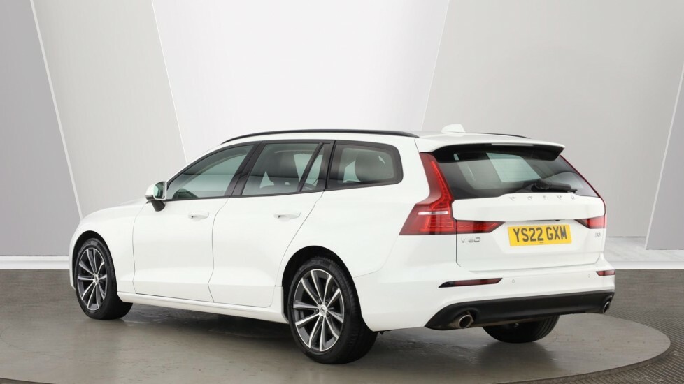 Volvo V60 Momentum, B3 Mild Hybrid Park Assist Cruise Cont White #3
