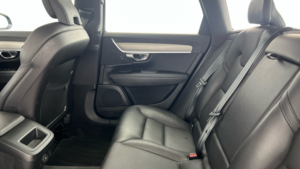 Volvo V90 B4 Momentum Gold #7
