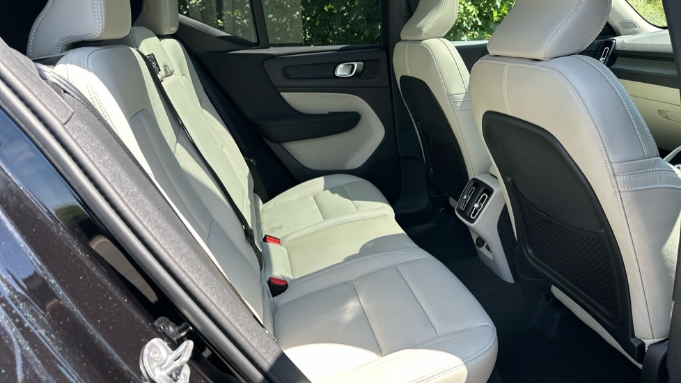 Volvo XC40 2.0 B3 Mhev Ultra Dark Suv Hybrid Dct A Black #6