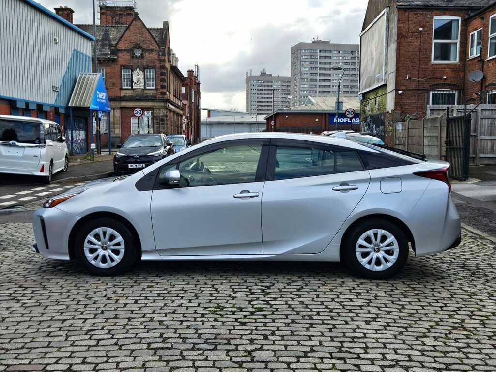 Toyota Prius 1.8 Hybrid 202020 Active 5 Seats Fresh Impo Silver #6