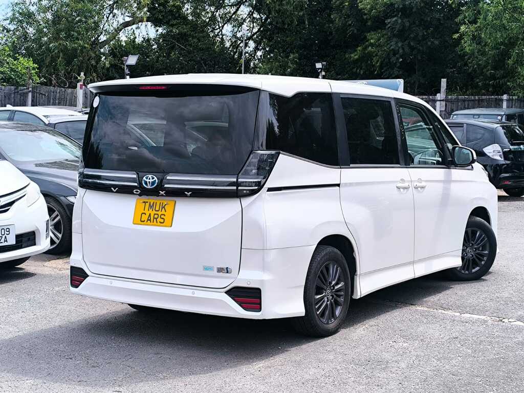 Toyota Voxy 1.8 Hybrid 202373 8 Seats Mpv Ulez Free Fre White #3