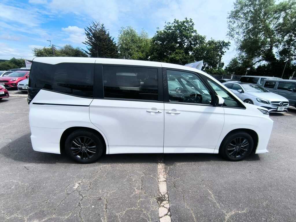 Toyota Voxy 1.8 Hybrid 202373 8 Seats Mpv Ulez Free Fre White #5