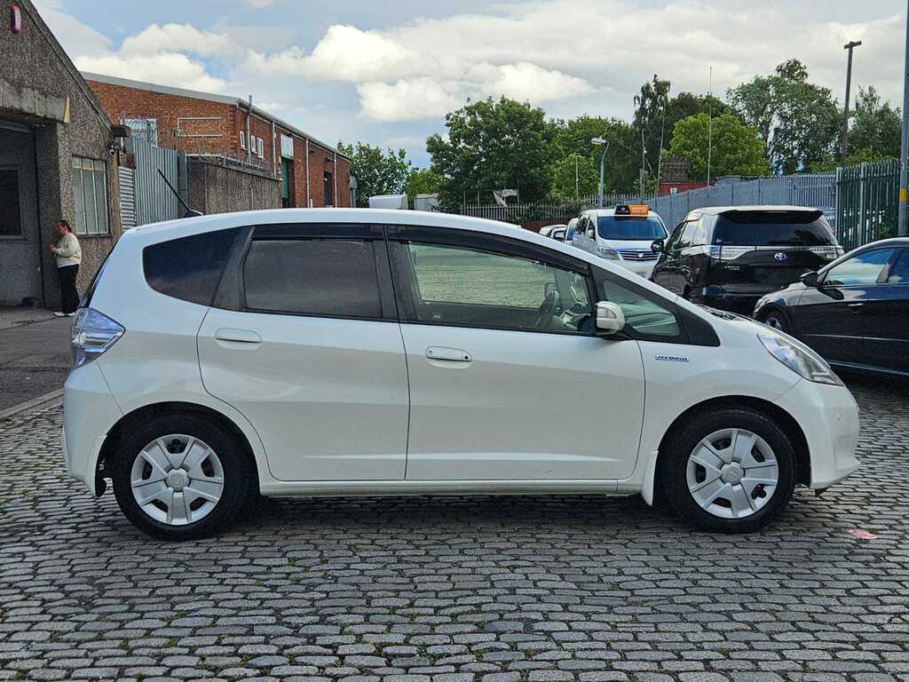 Honda Jazz Fit 1.3 Hybrid 201313 5 Seats Fresh Import White #5