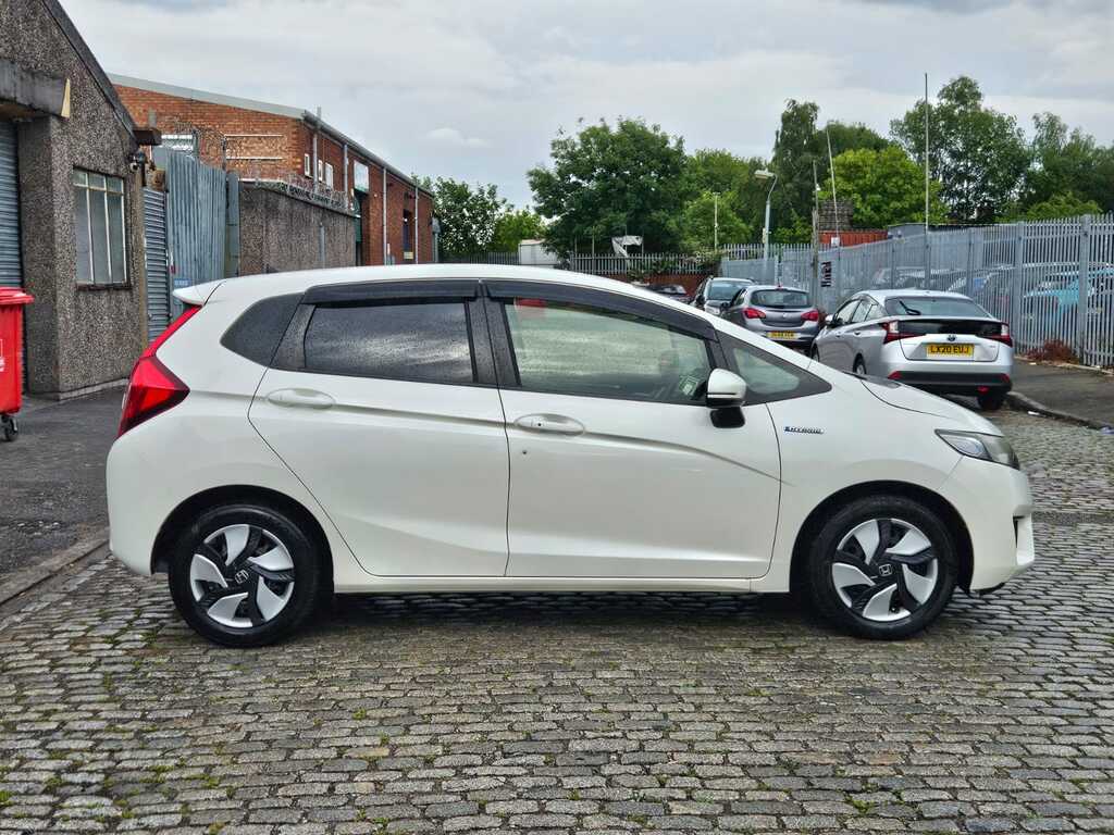 Honda Jazz Fit 1.5 Hybrid 201515 5 Seats Fresh Import EU15ECD White #5