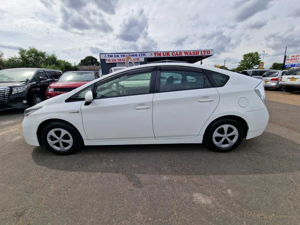 Toyota Prius 1.8 Hybrid 201515 Active 5 Seats White #5