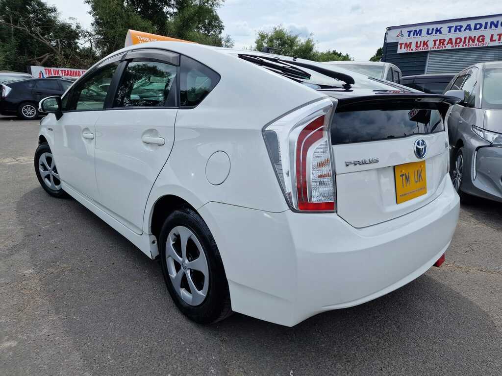 Toyota Prius 1.8 Hybrid 201515 Active 5 Seats White #4