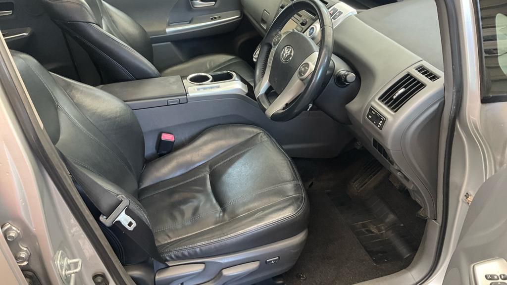 Toyota Prius+ Hatchback Silver #9