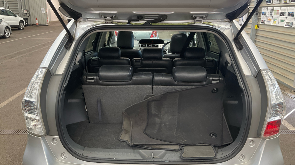 Toyota Prius+ Hatchback Silver #12