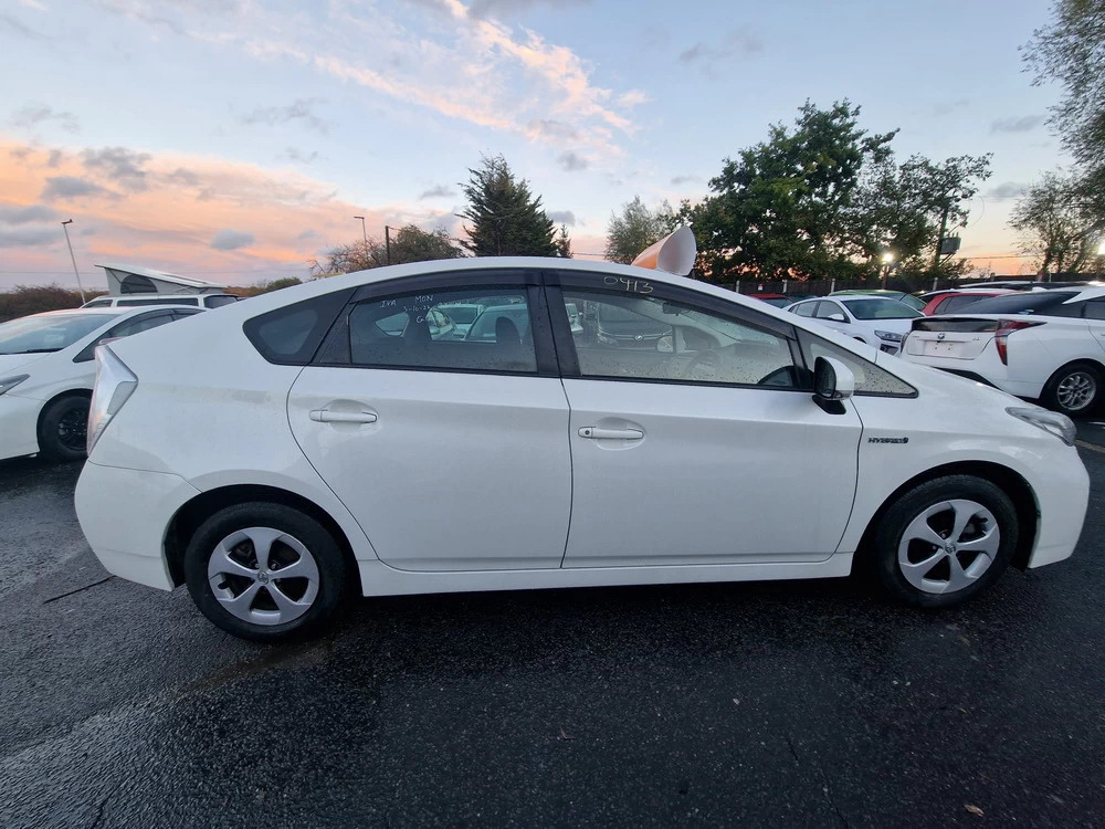 Toyota Prius 1.8 Hybrid 201564 Active T3 5 Seats 2 Keys R White #5