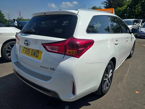 Toyota Auris 1.8 Hybrid 201515 Icon Touring Sports 5 Seats 5 White #3