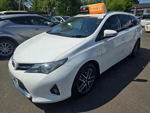 Toyota Auris 1.8 Hybrid 201515 Icon Touring Sports 5 Seats 5 White #2
