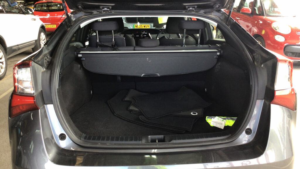 Toyota Prius Active 1.8 Red #12