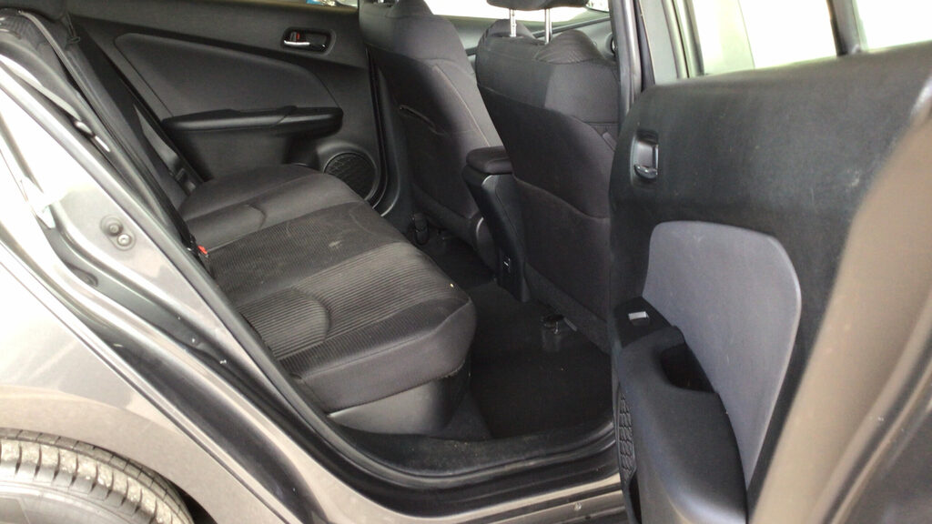 Toyota Prius Active 1.8 Red #10