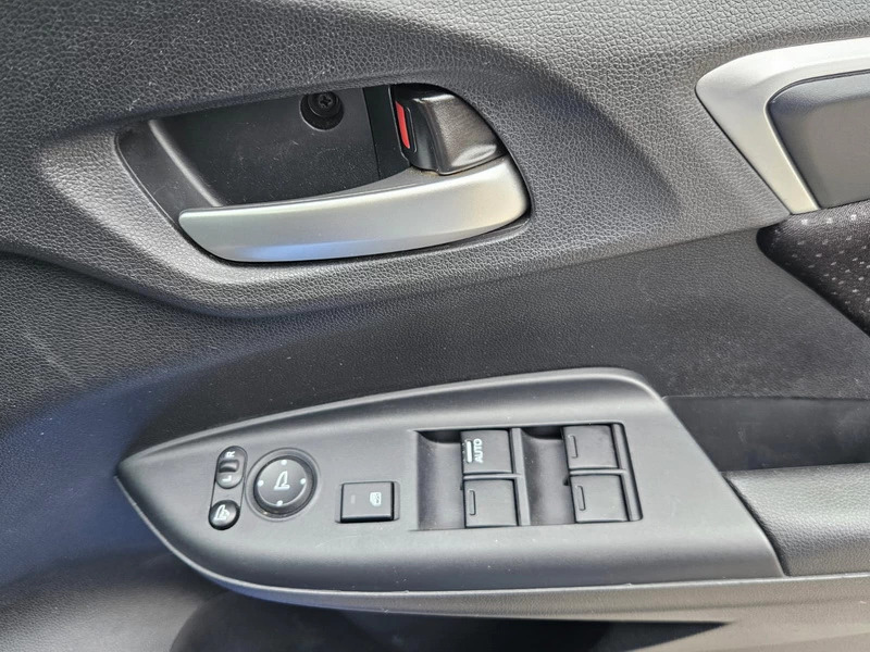 Honda Fit Jazz 1.5C Hybrd 5 Seat, Pearl Silver, Black #17